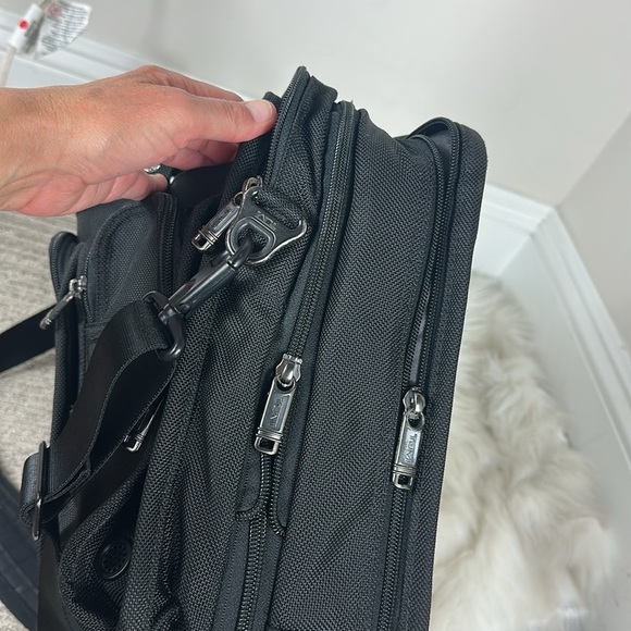 Tumi Black Alfa Expandable Briefcase 15”X 13” X 7” - Picture 9 of 12